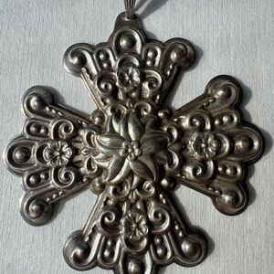 Vintage 1974 Reed & Barton Sterling Silver Cross Christmas Ornament 20.4g